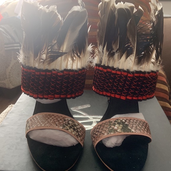 SHOES - Picture 3 of 7